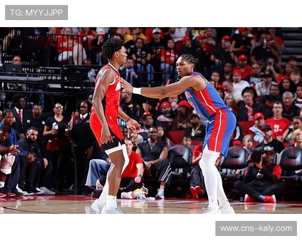 勒维尔19分，奥萨尔汤普森高效13分，活塞角色球员发挥关键